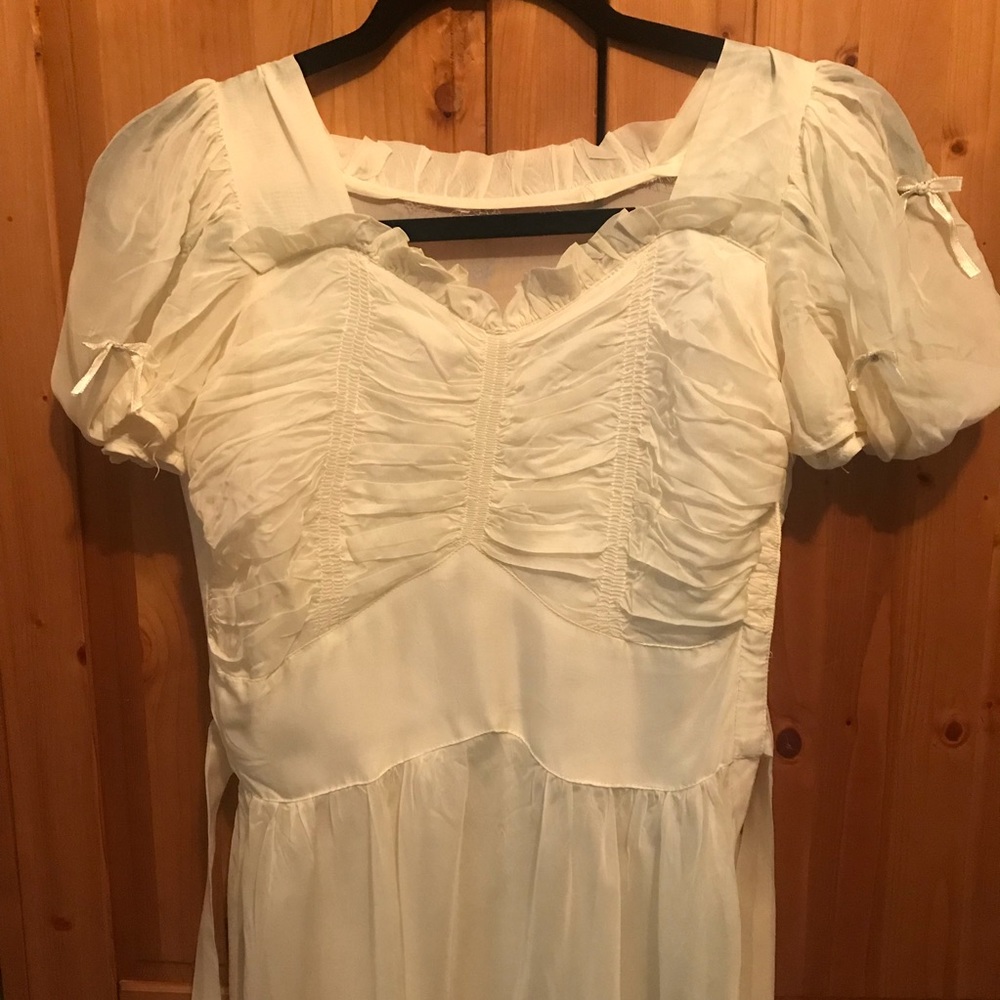Vintage 1940s cream chiffon ruched front dress